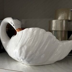 Ceramic swan 🦢